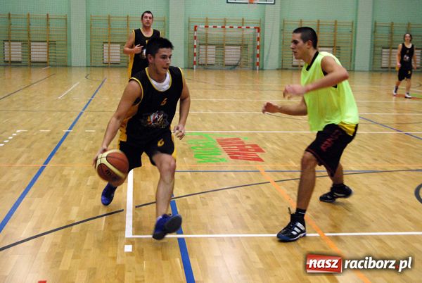 Zdjęcie w galerii na portalu naszraciborz.pl: Po VI kolejce Dywyta na czele tabeli wiadomości z regionu