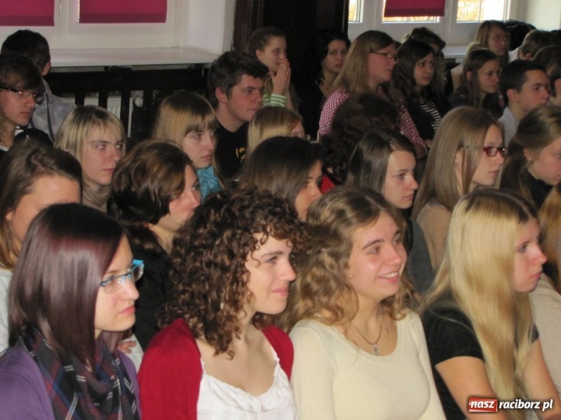 Zdjęcie w galerii na portalu naszraciborz.pl: Powrót do szkoły. Gość z Brukseli w I LO wiadomości z regionu