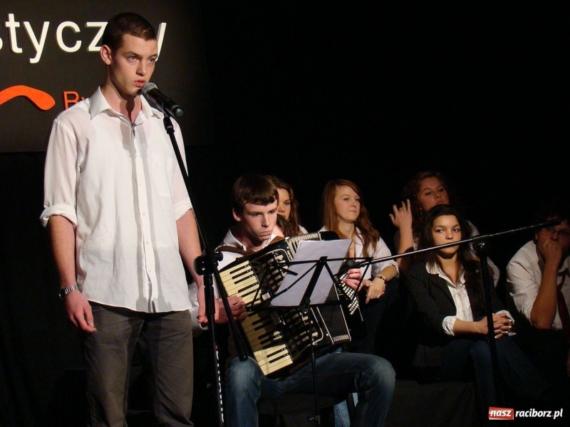 Zdjęcie w galerii na portalu naszraciborz.pl: Powstańcy pokonali Mickiewicza wiadomości z regionu