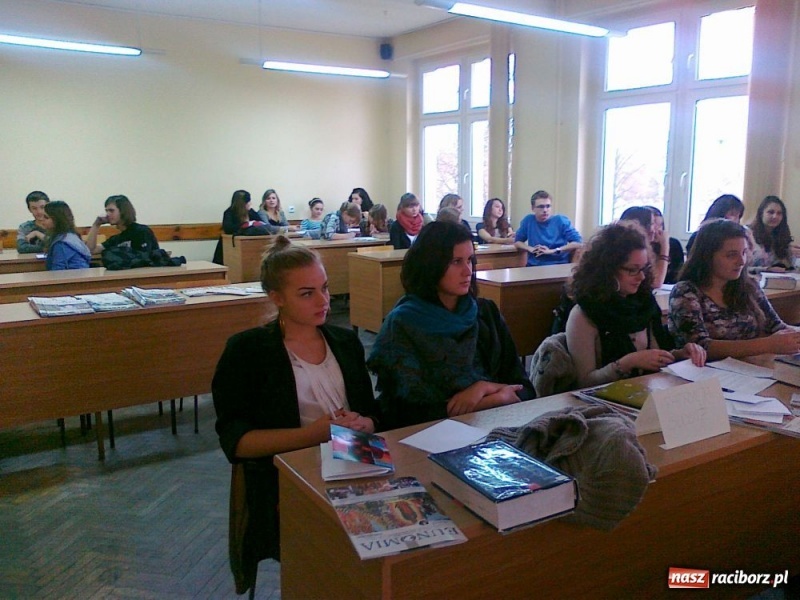 Zdjęcie w galerii na portalu naszraciborz.pl: Licealiści poznali warsztat tłumacza wiadomości z regionu