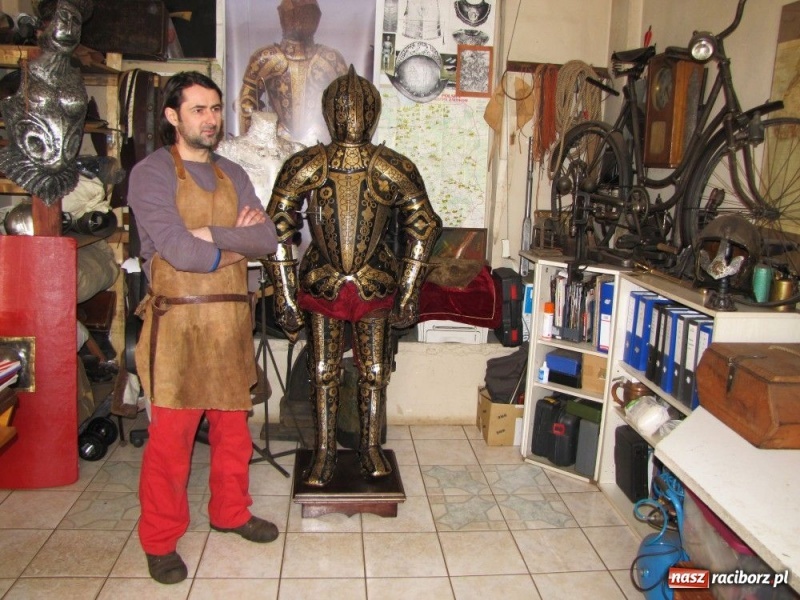 Zdjęcie w galerii na portalu naszraciborz.pl: Rycerską zbroję przymierzysz na zamku wiadomości z regionu