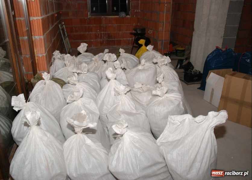 Zdjęcie w galerii na portalu naszraciborz.pl: Ponad milion nielegalnych papierosów wiadomości z regionu