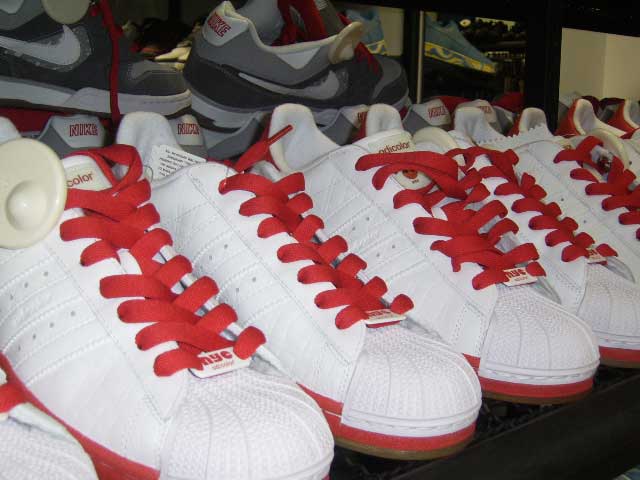 Zdjęcie w galerii na portalu naszraciborz.pl: Sneakers4u już w Raciborzu wiadomości z regionu