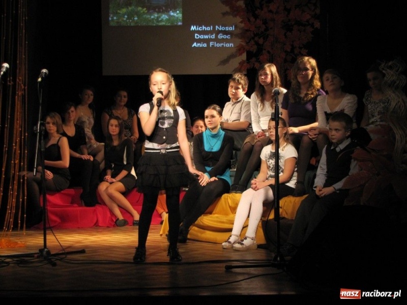 Zdjęcie w galerii na portalu naszraciborz.pl: Jesienne dźwięki wybrzmiały w MDK wiadomości z regionu
