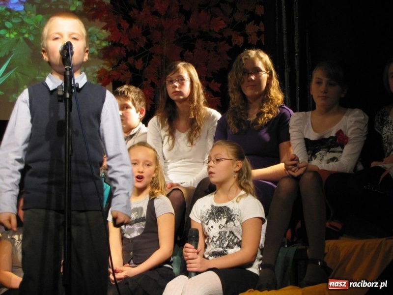 Zdjęcie w galerii na portalu naszraciborz.pl: Jesienne dźwięki wybrzmiały w MDK wiadomości z regionu