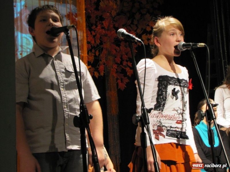 Zdjęcie w galerii na portalu naszraciborz.pl: Jesienne dźwięki wybrzmiały w MDK wiadomości z regionu