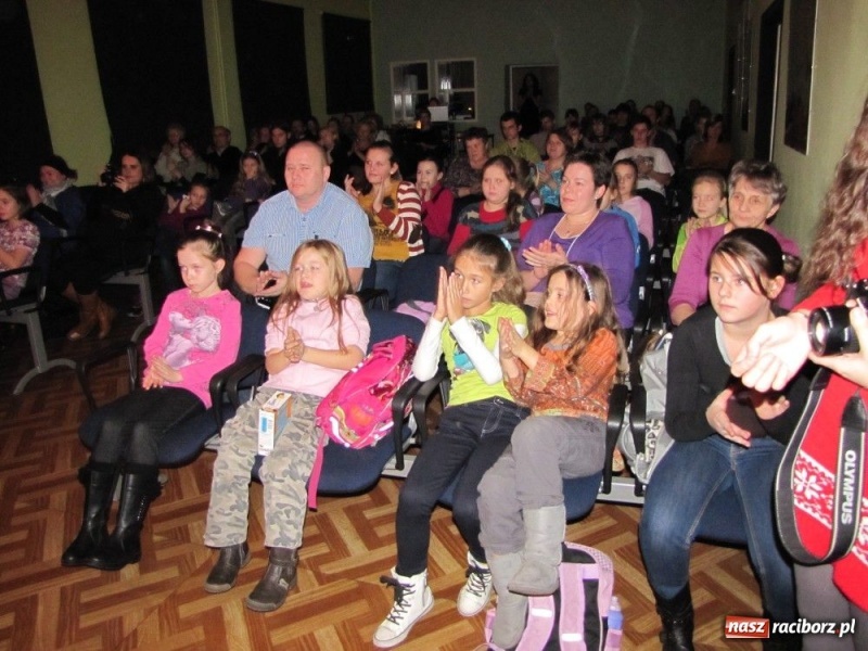 Zdjęcie w galerii na portalu naszraciborz.pl: Jesienne dźwięki wybrzmiały w MDK wiadomości z regionu