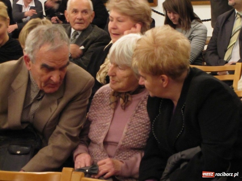 Zdjęcie w galerii na portalu naszraciborz.pl: Spotkanie z poezją raciborzanina wiadomości z regionu