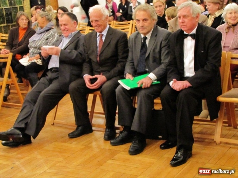 Zdjęcie w galerii na portalu naszraciborz.pl: Spotkanie z poezją raciborzanina wiadomości z regionu