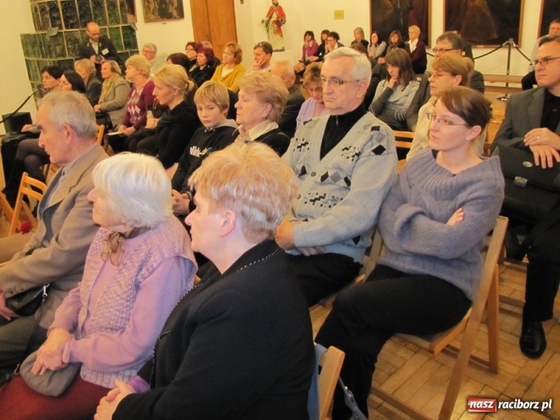 Zdjęcie w galerii na portalu naszraciborz.pl: Spotkanie z poezją raciborzanina wiadomości z regionu