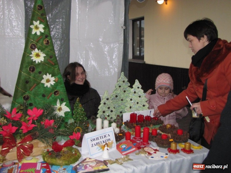 Zdjęcie w galerii na portalu naszraciborz.pl: Smakołyki znikały błyskawicznie wiadomości z regionu