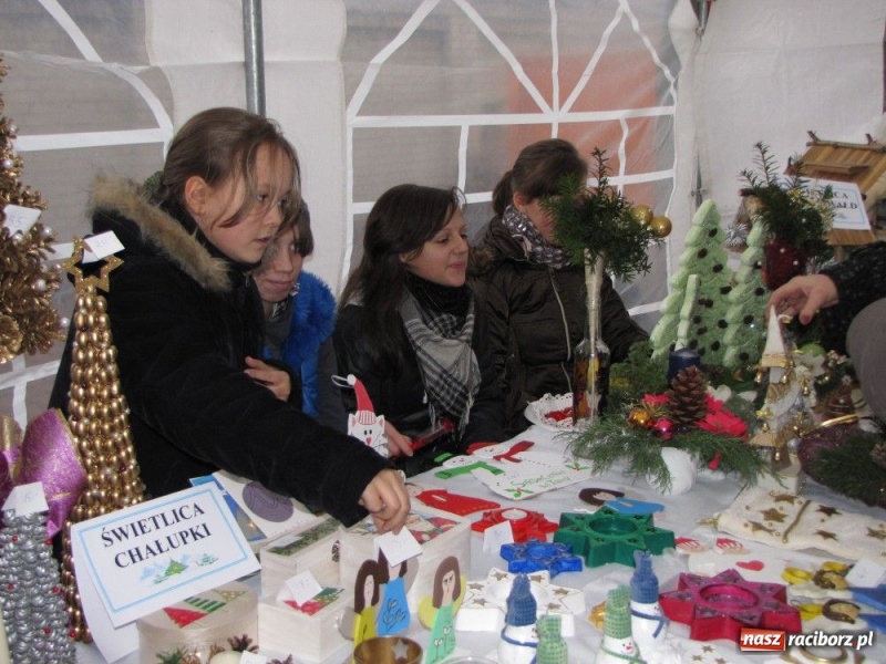 Zdjęcie w galerii na portalu naszraciborz.pl: Smakołyki znikały błyskawicznie wiadomości z regionu