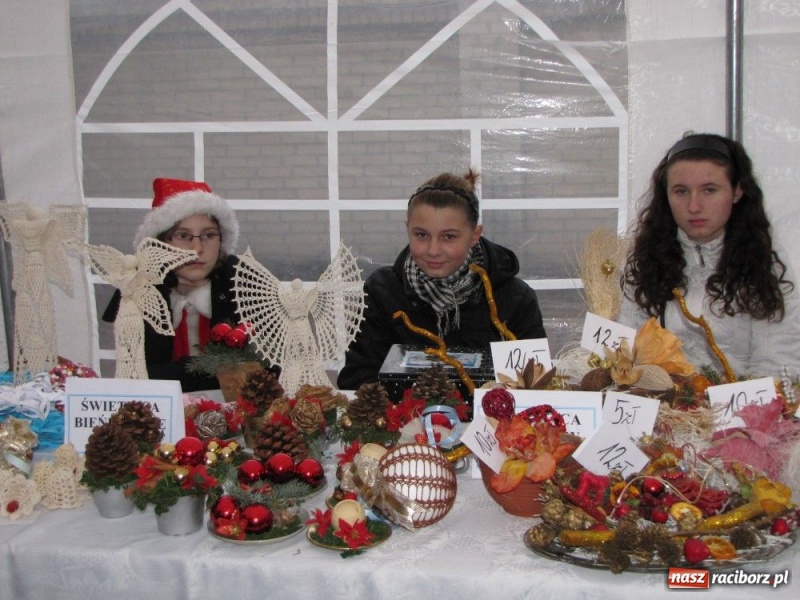 Zdjęcie w galerii na portalu naszraciborz.pl: Smakołyki znikały błyskawicznie wiadomości z regionu