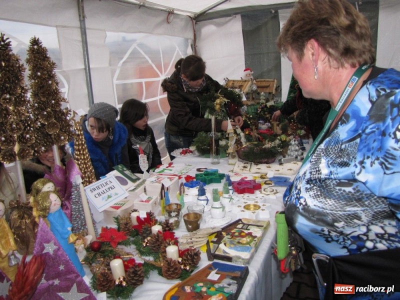 Zdjęcie w galerii na portalu naszraciborz.pl: Smakołyki znikały błyskawicznie wiadomości z regionu