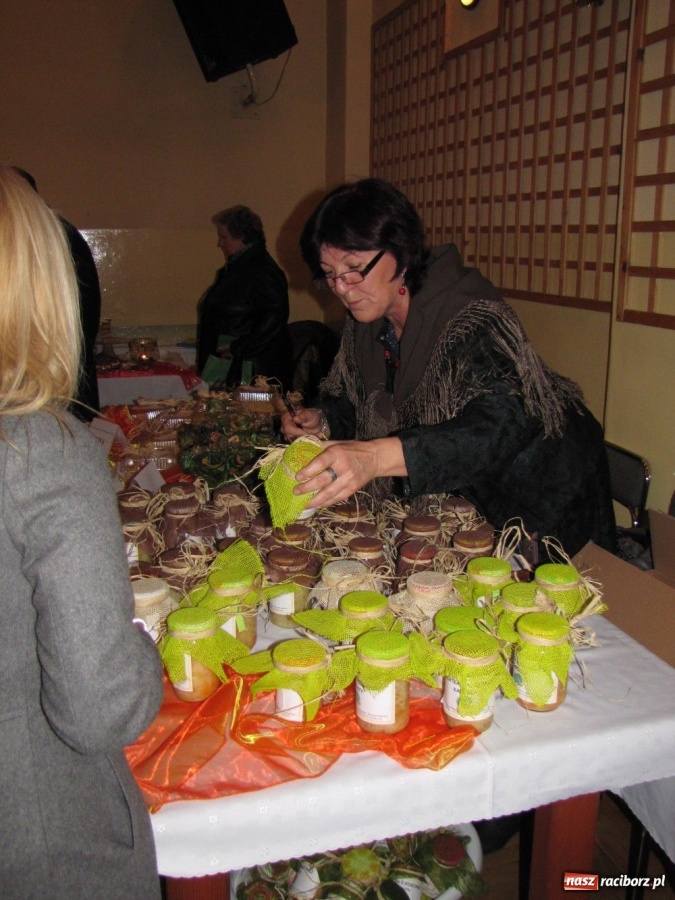Zdjęcie w galerii na portalu naszraciborz.pl: Smakołyki znikały błyskawicznie wiadomości z regionu