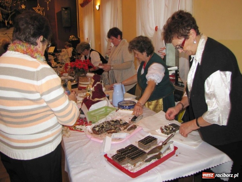 Zdjęcie w galerii na portalu naszraciborz.pl: Smakołyki znikały błyskawicznie wiadomości z regionu