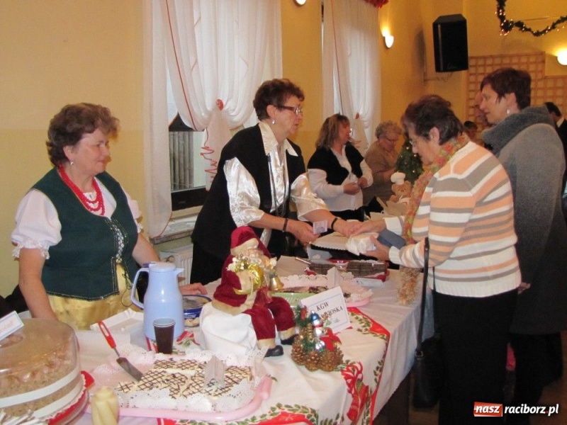 Zdjęcie w galerii na portalu naszraciborz.pl: Smakołyki znikały błyskawicznie wiadomości z regionu