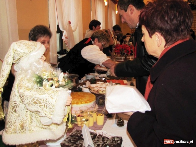 Zdjęcie w galerii na portalu naszraciborz.pl: Smakołyki znikały błyskawicznie wiadomości z regionu