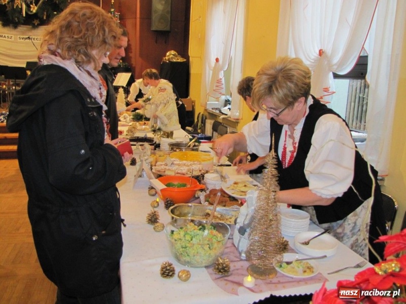 Zdjęcie w galerii na portalu naszraciborz.pl: Smakołyki znikały błyskawicznie wiadomości z regionu