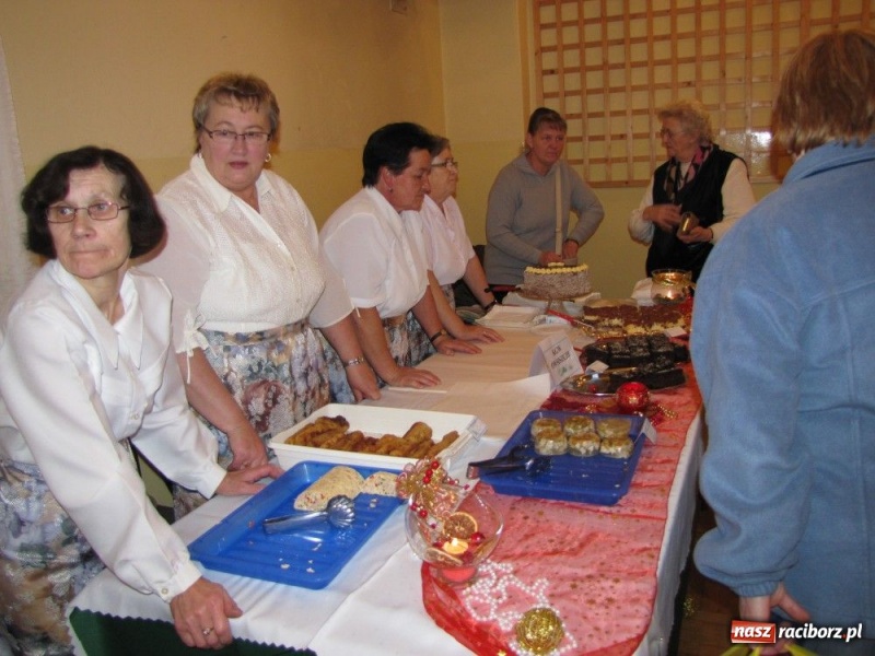 Zdjęcie w galerii na portalu naszraciborz.pl: Smakołyki znikały błyskawicznie wiadomości z regionu
