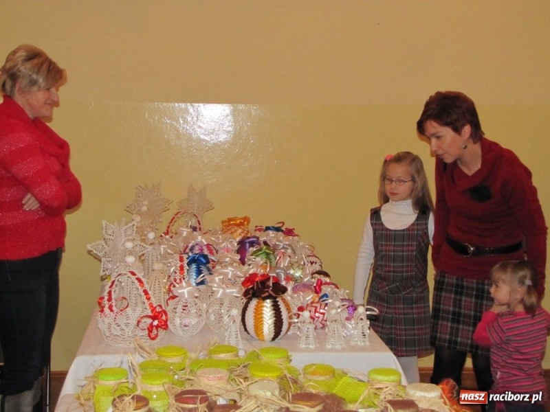 Zdjęcie w galerii na portalu naszraciborz.pl: Smakołyki znikały błyskawicznie wiadomości z regionu