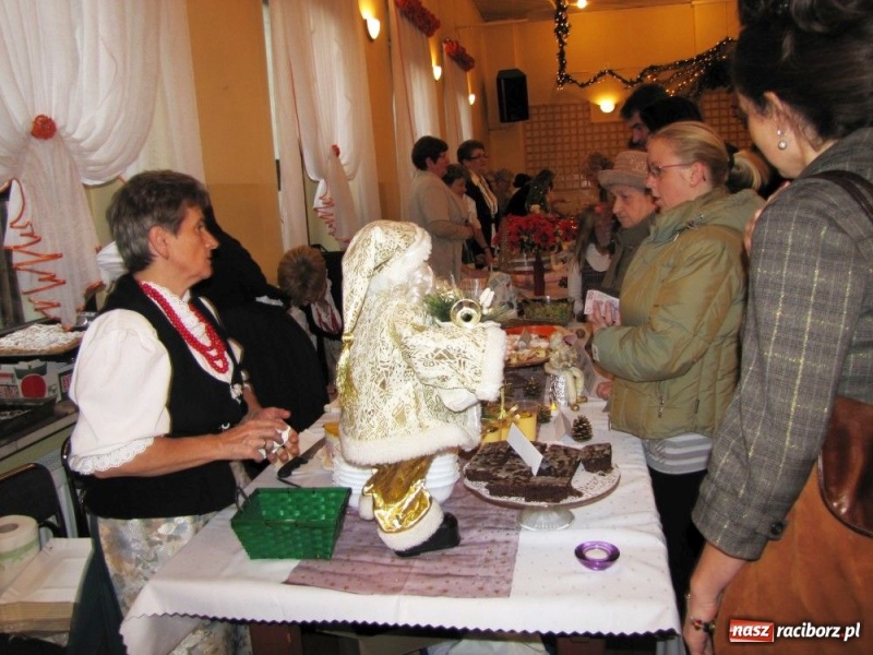 Zdjęcie w galerii na portalu naszraciborz.pl: Smakołyki znikały błyskawicznie wiadomości z regionu