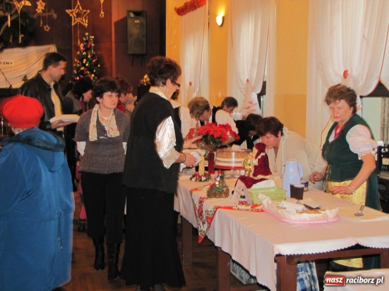 Zdjęcie w galerii na portalu naszraciborz.pl: Smakołyki znikały błyskawicznie wiadomości z regionu