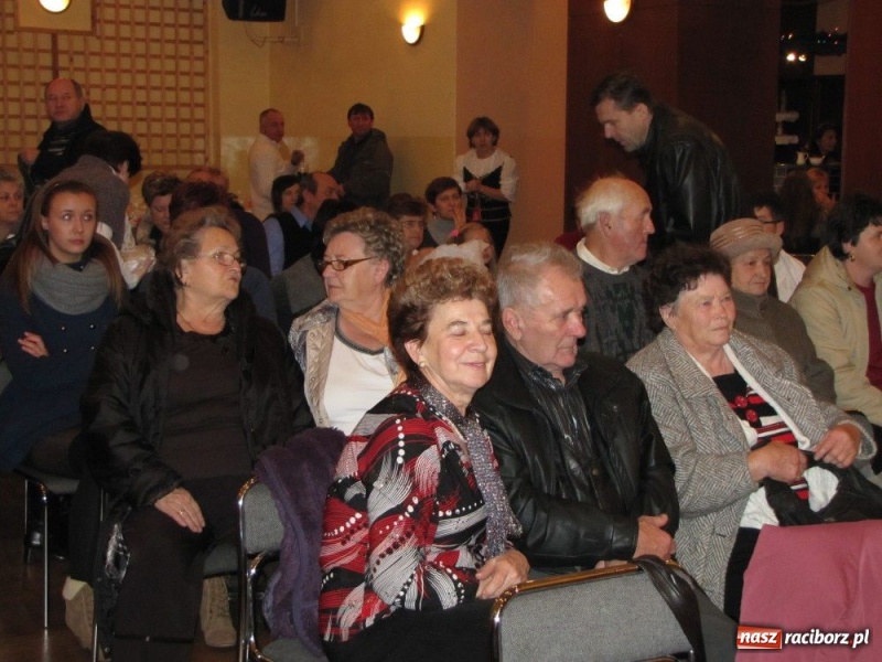 Zdjęcie w galerii na portalu naszraciborz.pl: Smakołyki znikały błyskawicznie wiadomości z regionu