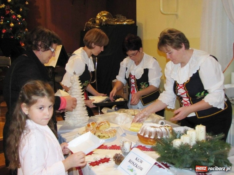 Zdjęcie w galerii na portalu naszraciborz.pl: Smakołyki znikały błyskawicznie wiadomości z regionu