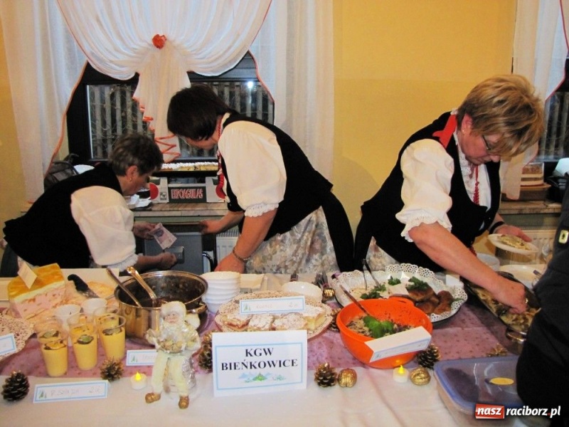 Zdjęcie w galerii na portalu naszraciborz.pl: Smakołyki znikały błyskawicznie wiadomości z regionu