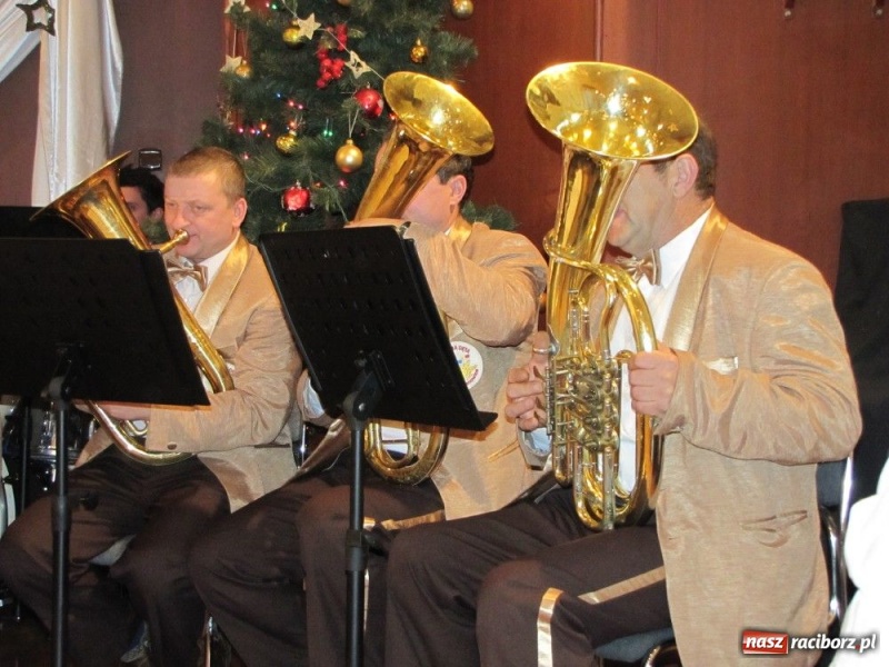 Zdjęcie w galerii na portalu naszraciborz.pl: Smakołyki znikały błyskawicznie wiadomości z regionu