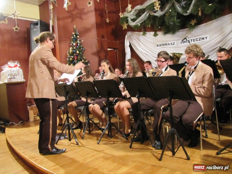 Zdjęcie w galerii na portalu naszraciborz.pl: Smakołyki znikały błyskawicznie wiadomości z regionu