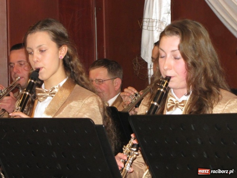 Zdjęcie w galerii na portalu naszraciborz.pl: Smakołyki znikały błyskawicznie wiadomości z regionu