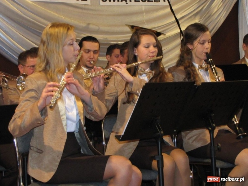 Zdjęcie w galerii na portalu naszraciborz.pl: Smakołyki znikały błyskawicznie wiadomości z regionu