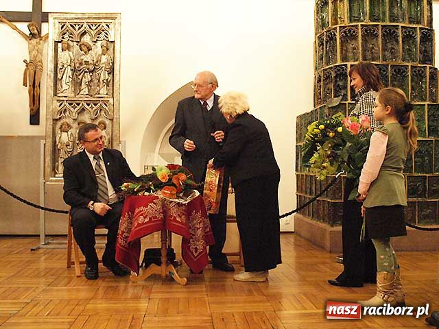 Zdjęcie w galerii na portalu naszraciborz.pl: Spotkanie autorskie Pawła Newerli wiadomości z regionu