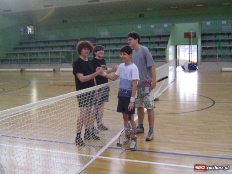 Zdjęcie w galerii na portalu naszraciborz.pl: Mikołaj u młodych tenisistów wiadomości z regionu
