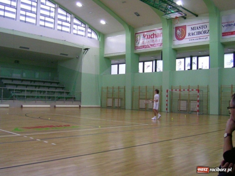 Zdjęcie w galerii na portalu naszraciborz.pl: Mikołaj u młodych tenisistów wiadomości z regionu