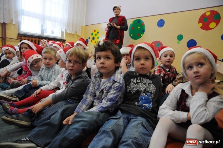 Zdjęcie w galerii na portalu naszraciborz.pl: W Krzanowicach tradycyjna procesja wiadomości z regionu