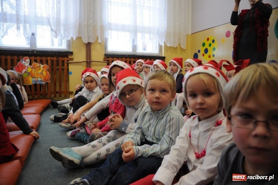 Zdjęcie w galerii na portalu naszraciborz.pl: W Krzanowicach tradycyjna procesja wiadomości z regionu