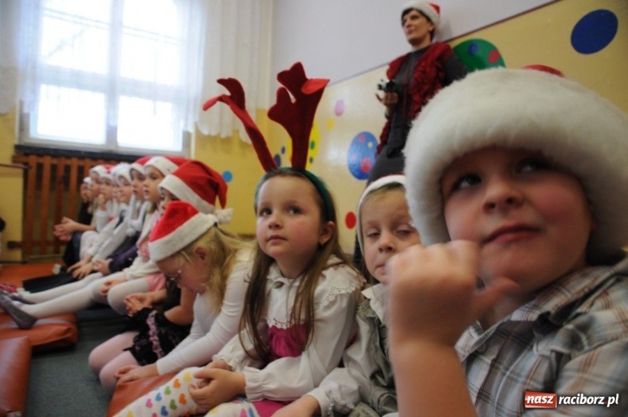 Zdjęcie w galerii na portalu naszraciborz.pl: W Krzanowicach tradycyjna procesja wiadomości z regionu