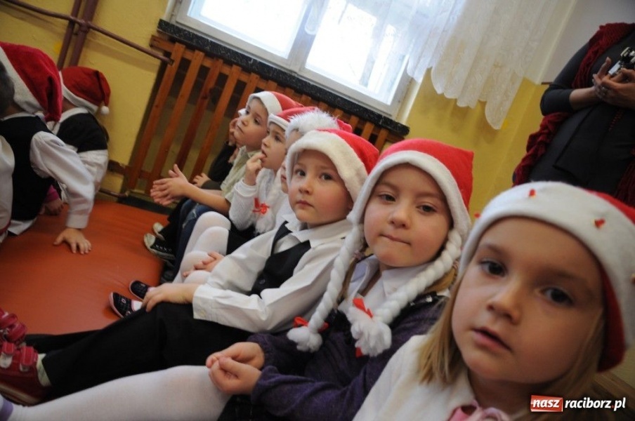 Zdjęcie w galerii na portalu naszraciborz.pl: W Krzanowicach tradycyjna procesja wiadomości z regionu