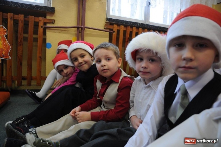 Zdjęcie w galerii na portalu naszraciborz.pl: W Krzanowicach tradycyjna procesja wiadomości z regionu