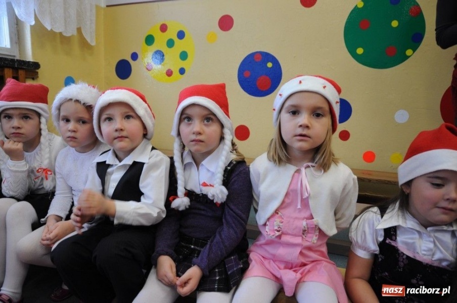 Zdjęcie w galerii na portalu naszraciborz.pl: W Krzanowicach tradycyjna procesja wiadomości z regionu