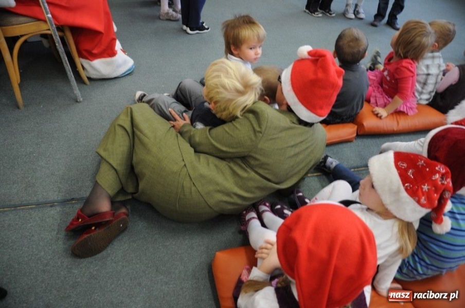 Zdjęcie w galerii na portalu naszraciborz.pl: W Krzanowicach tradycyjna procesja wiadomości z regionu