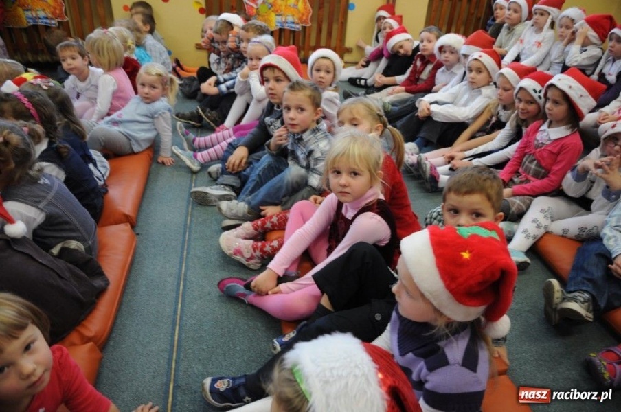 Zdjęcie w galerii na portalu naszraciborz.pl: W Krzanowicach tradycyjna procesja wiadomości z regionu