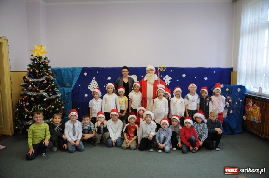 Zdjęcie w galerii na portalu naszraciborz.pl: W Krzanowicach tradycyjna procesja wiadomości z regionu