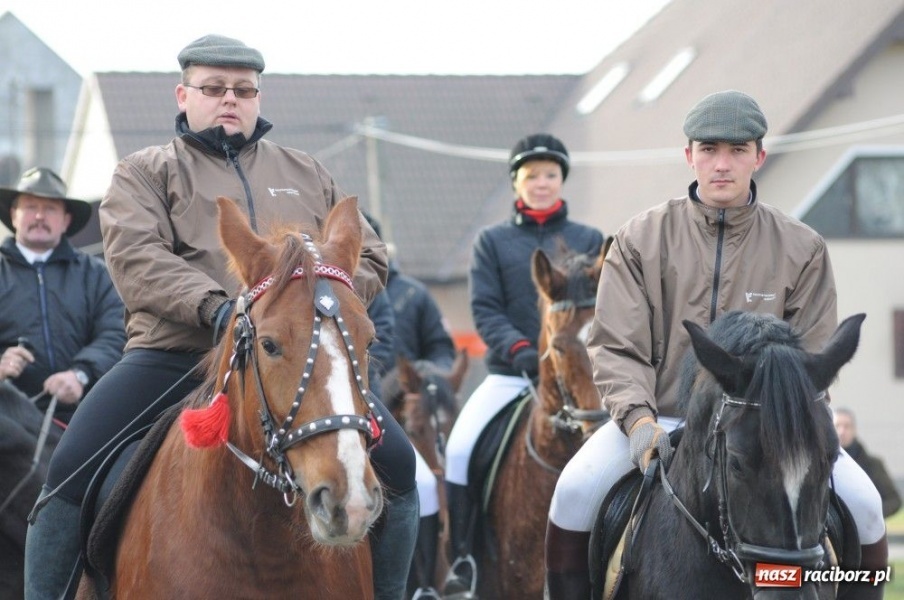Zdjęcie w galerii na portalu naszraciborz.pl: W Krzanowicach tradycyjna procesja wiadomości z regionu