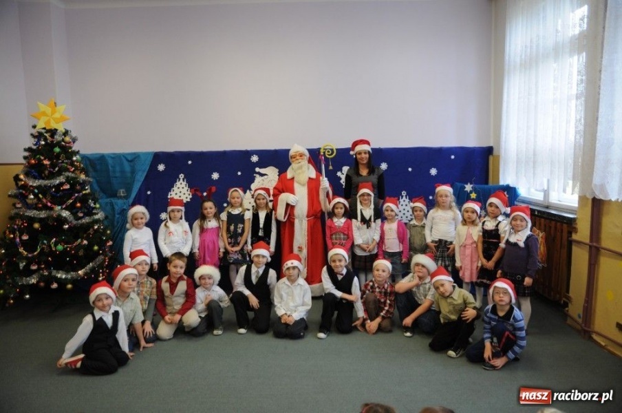 Zdjęcie w galerii na portalu naszraciborz.pl: W Krzanowicach tradycyjna procesja wiadomości z regionu