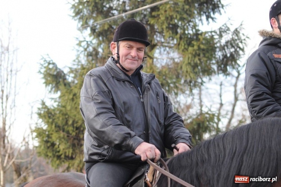 Zdjęcie w galerii na portalu naszraciborz.pl: W Krzanowicach tradycyjna procesja wiadomości z regionu