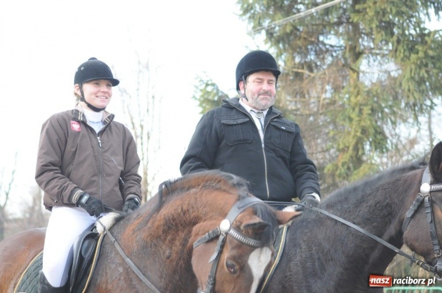 Zdjęcie w galerii na portalu naszraciborz.pl: W Krzanowicach tradycyjna procesja wiadomości z regionu